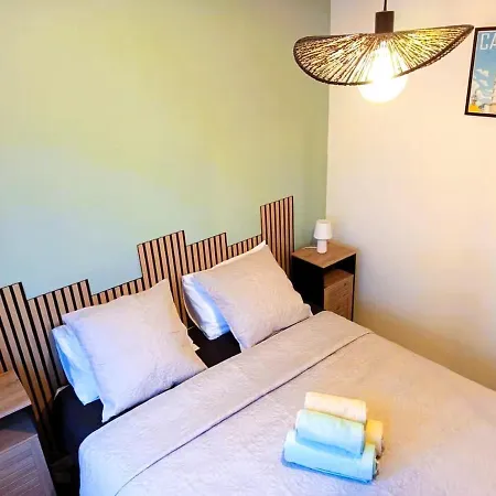 Walk To & Town I Spa, Garage & Breakfast Optional *