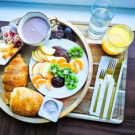 Walk To & Town I Spa, Garage & Breakfast Optional * 加来